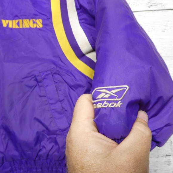 Minnesota Vikings Jacket Youth Medium Purple NFL Football Hooded Puffer Reebok - Picture 3 of 10